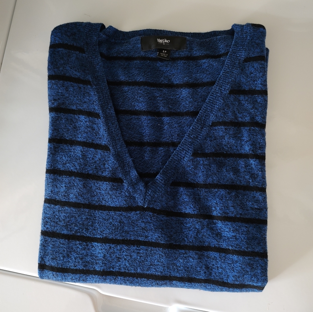 Mossimo v-neck sweater. Marled Blue and black stripe. New. Size Small petite. - Picture 5 of 7